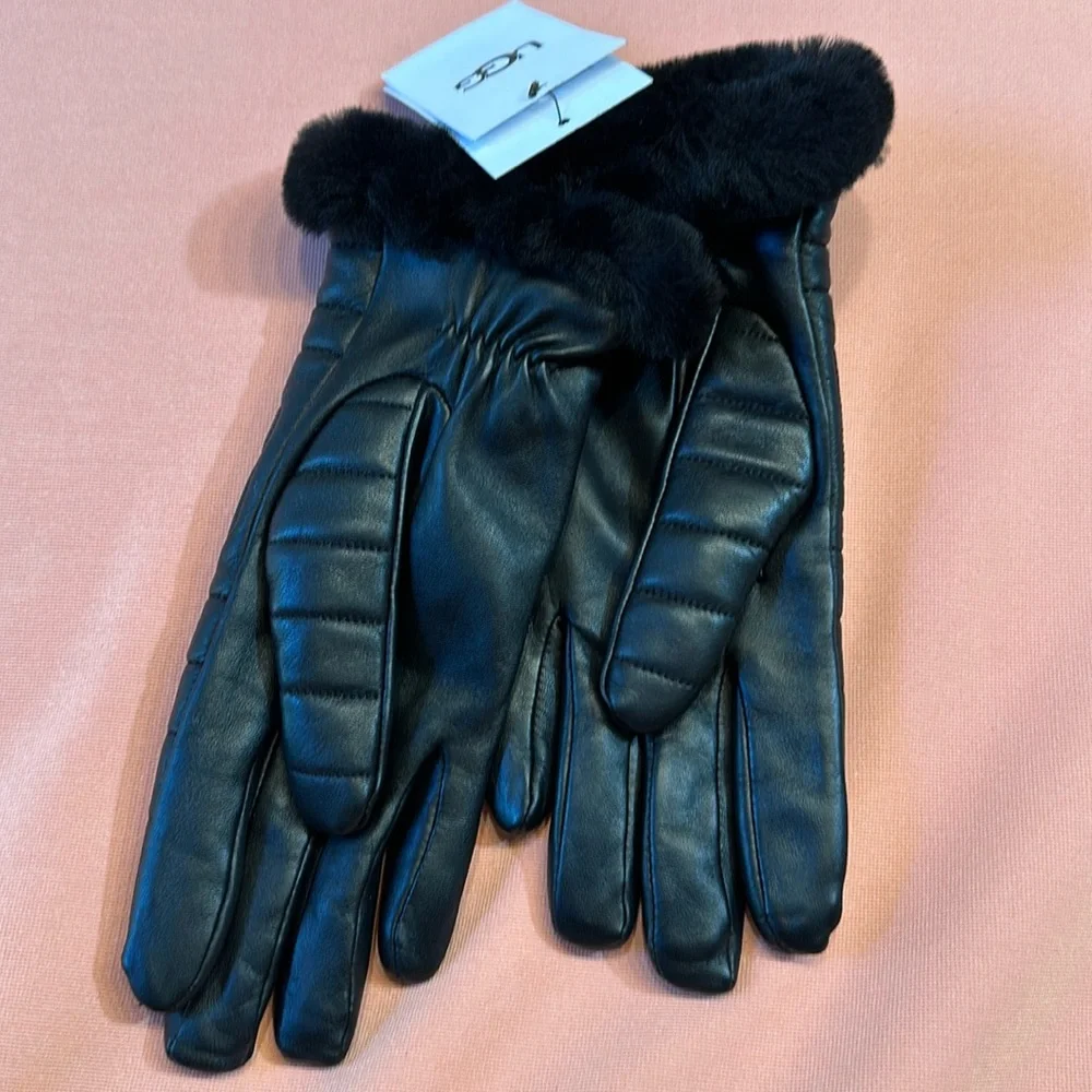 New UGG Leather/Faux Fur Lining Gloves. Black. Size Small.